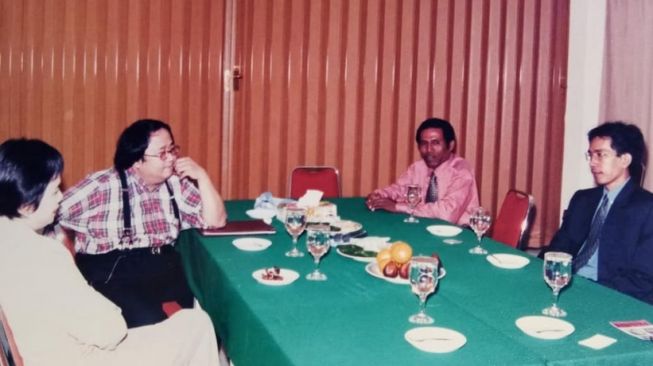 Viral Foto Sri Mulyani dan Jokowi di Tahun 1998, Jaya Suprana Buat Ramalan (Facebook Mayor Haristanto)