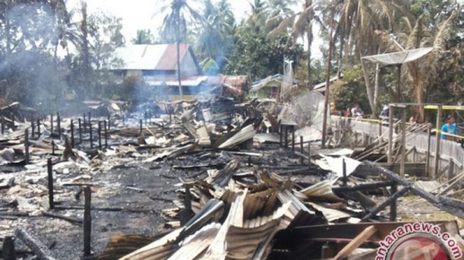 Ya Tuhan! Rumah Betang Khas Suku Dayak Sepanjang 35 Pintu Ludes Terbakar