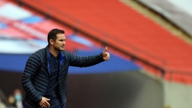 Manajer Chelsea Frank Lampard saat skuatnya menghadapi Manchester United di semifinal Piala FA di Wembley Stadium, London. Andy Rain / POOL / AFP