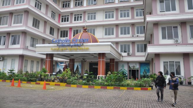 Suasana gedung Katolik Center Keuskupan Agung di Medan, Sumatera Utara, Senin (20/7/2020). [ANTARA FOTO/Septianda Perdana]