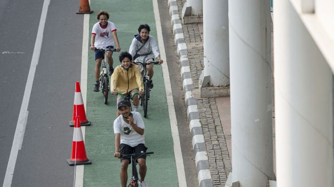 Anies Simulasi Jalur Sepeda di Jalan Tol Jakarta, Rabu Ajukan ke PUPR