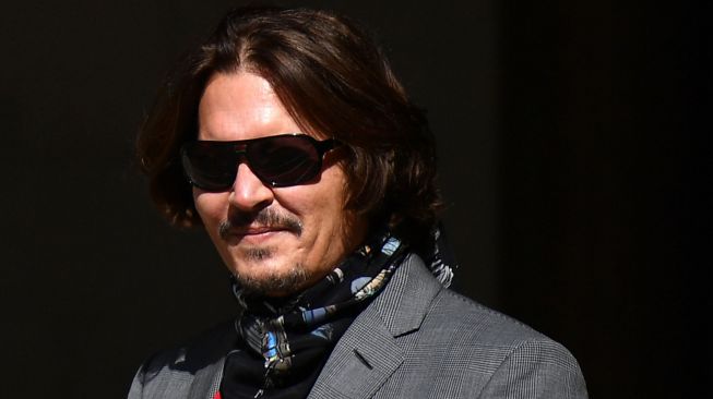 Aktor Johnny Depp tiba di Pengadilan Tinggi di London, Britain, Senin (20/7/2020). [Niklas HALLE'N / AFP]
