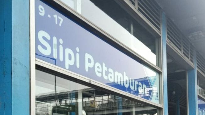 Pria Tewas di Halte Slipi Petamburan, TransJakarta Semprotkan Disinfektan