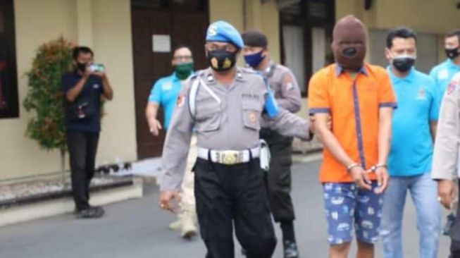 Kerap Minta Foto Bugil dan Lakukan Pemerasan, Polisi Gadungan Ini Ditangkap