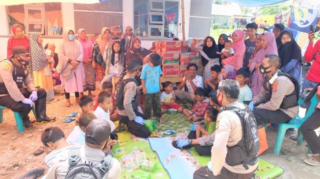 Anak-anak Korban Banjir Luwu Utara Alami Trauma