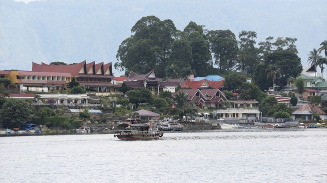 Suasana Danau Toba di Parapat, Sumatera Utara, Indonesia pada 21 Juli 2020. [Foto/Anadolu Agency