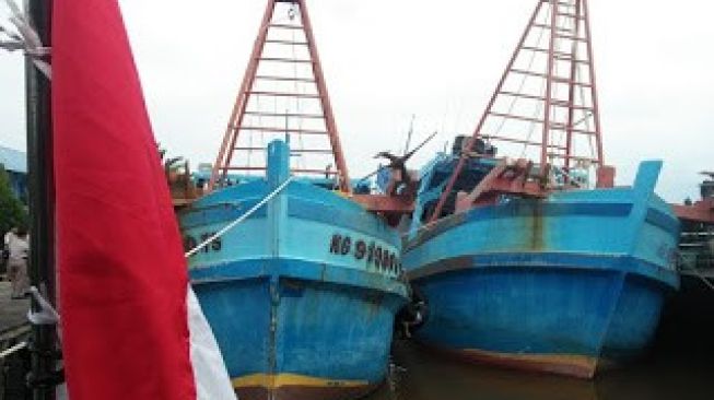 PSDKP Pontianak Amankan Dua Kapal Illegal Fishing Asal Vietnam