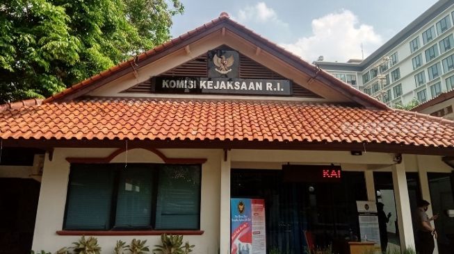 Penampakan gedung Komisi Kejaksaan RI. (Suara.com/Arga).