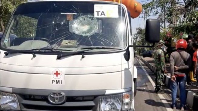 Waduh! Mobil Penyemprot Disinfektan di Gresik Dilempar Batu, Pelakunya ODGJ