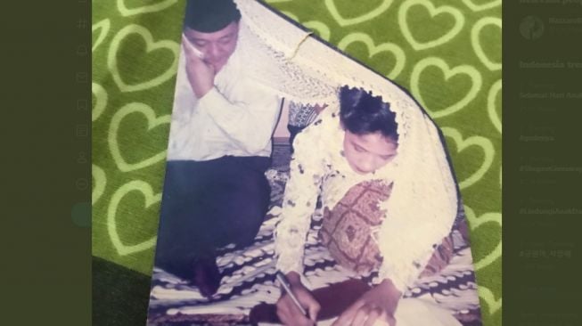 Foto pernikahan orang tua Nazarullah, Budiyanto Herman dan Zahrotul Aliyah.