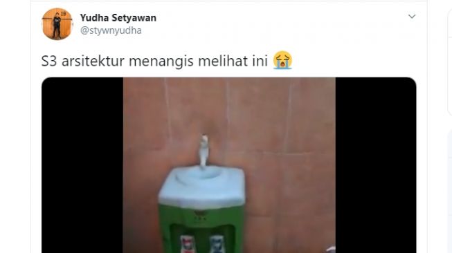 Kocak, Rumah Ini Gunakan Dispenser di Kamar Mandi untuk Mandi Air Hangat