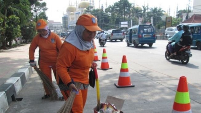 BRUUKKK! Petugas PPSU Jakarta Ditabrak di Kelapa Gading Sampai Tewas