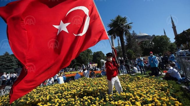 Salat jumat pertama di masjid Haga Sophia. (Anadolu Agency)