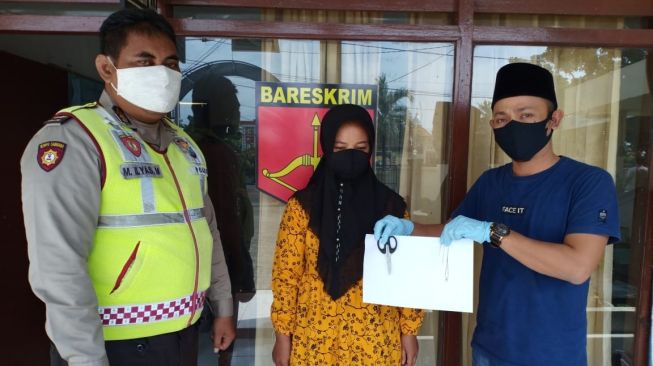 Kepepet Masalah Ekonomi, Ibu Muda Nekat Rampas Kalung Emas Balita di Gresik