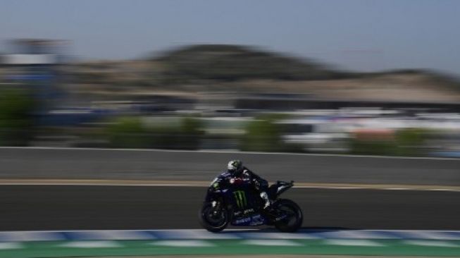 Pebalap Monster Energy Yamaha Maverick Vinales mengikuti sesi latihan bebas MotoGP Andalusia, Jumat (24/7/2020), di sirkuit Angel-Nieto, Jerez, Spanyol. [AFP]