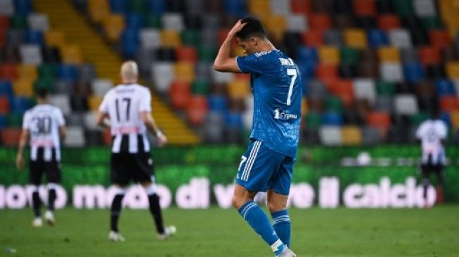 Reaksi Pemain Juventus Cristiano Ronaldo saat menghadapi Udinese dalam lanjutan Liga Italia di Dacia Arena Stadium. MARCO BERTORELLO / AFP