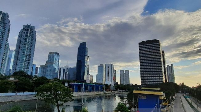 Peringatan Isra Miraj, Pagi Hari Sebagian Wilayah Jakarta Hujan