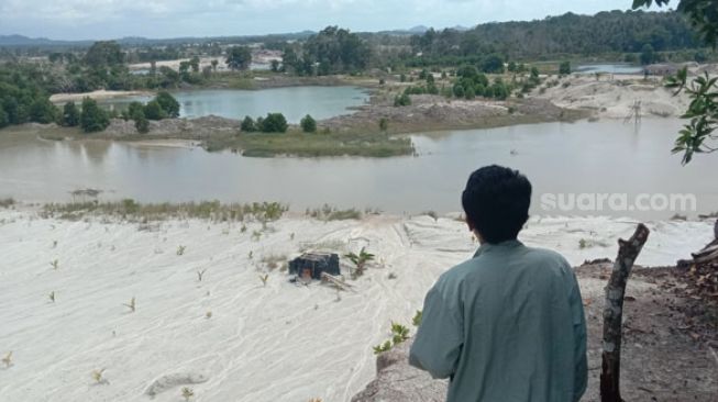 Kerusakan lingkungan hidup pascapenambangan terjadi di Desa Mapur, Kecamatan Riausilip, Kabupaten Bangka, Provinsi Kepulauan Bangka Belitung (Babel). [Suara.com/Wahyu Setiawan]