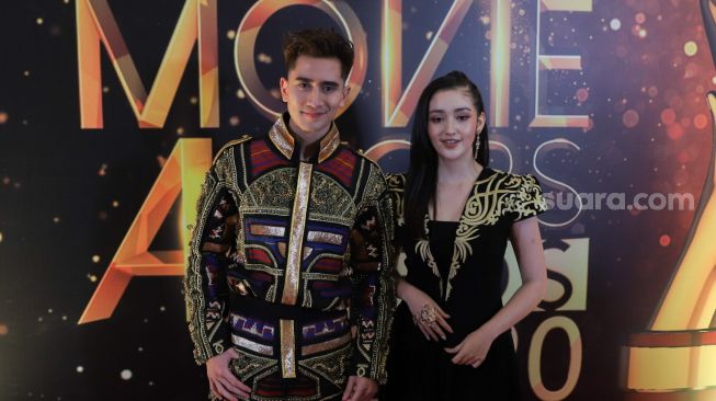 Aktor Verrell Bramasta dan Aktris Ranty Maria saat menghadiri gelaran Indonesia Movie Actors Awards 2020 IMAA di Jakarta, Sabtu (25/7). [Suara.com/Alfian Winanto]