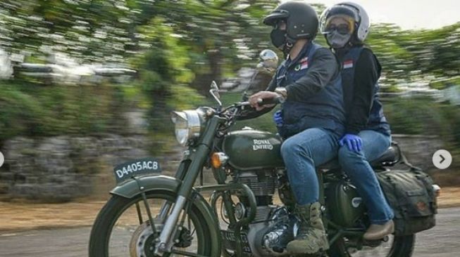 Gaya Asyik Ridwan Kamil Mudik, Andalkan Sepeda Motor Klasik