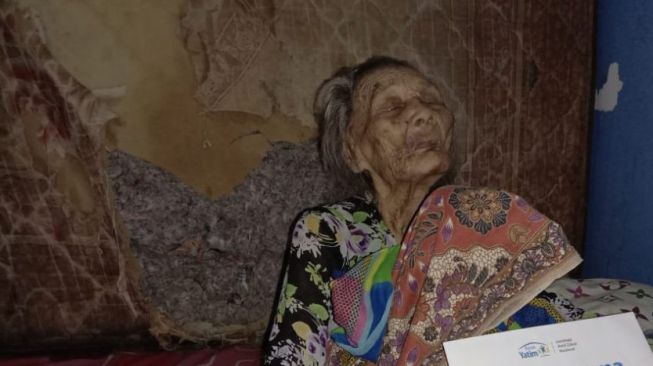 Usia 97 Tahun Jual Ketupat di Pasar Banjarmasin, Kini Nenek Jumroh Lumpuh