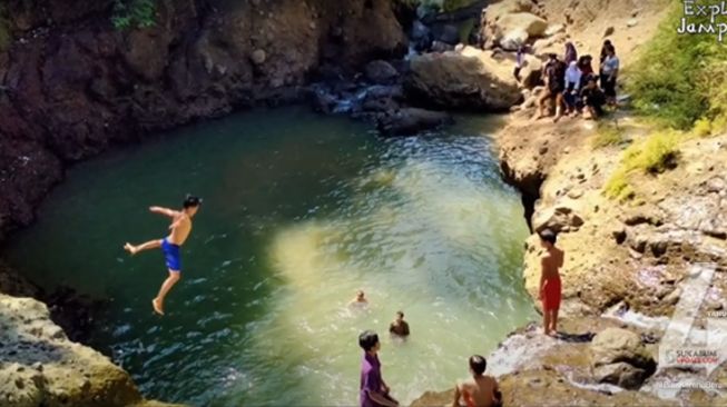 Urban Legend Curug Kacapi, Antara Cinta Segitiga dan Misteri Bunyi Kacapi