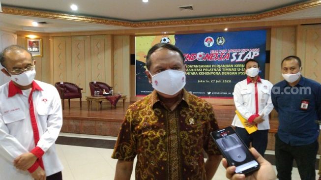 Menteri Pemuda dan Olahraga (Menpora), Zainudin Amali di Wisma Kemenpora, Jakarta, Senin (27/7/2020). [Suara.com / Arief Apriadi]