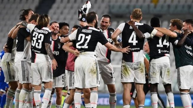 Para pemain Juventus merayakan gelar juara Liga Italia atau Scudetto usai mengalahkan Sampdoria dalam laga di Allianz Stadium. MARCO BERTORELLO / AFP