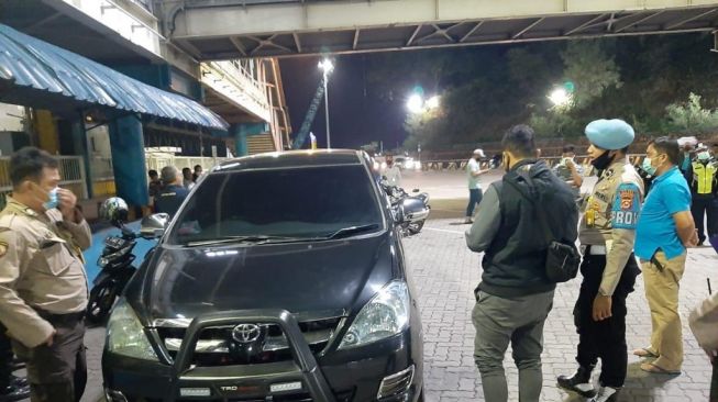 Pria-Wanita Tewas Tanpa Busana di dalam Mobil, Diduga Penyebabnya Ini