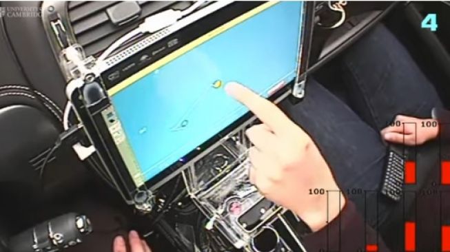 Touchscreen yang nyaris contactless [screen shot YouTube University of Cambridge]