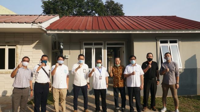 Direktur Jenderal Perumahan Kementerian PUPR, Khalawi Abdul Hamid, saat melakukan kunjungan lapangan ke lokasi pembangunan rumah dengan menggunakan PWS, di Cinere, Kabupaten Depok, Jawa Barat, Selasa (28/7/2020). (Dok : PUPR). 