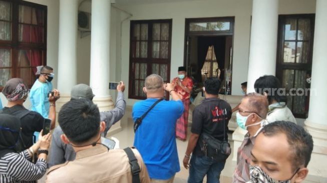 Dinyatakan Positif Corona, Bupati Ogan Ilir Malah Adakan Jumpa Pers