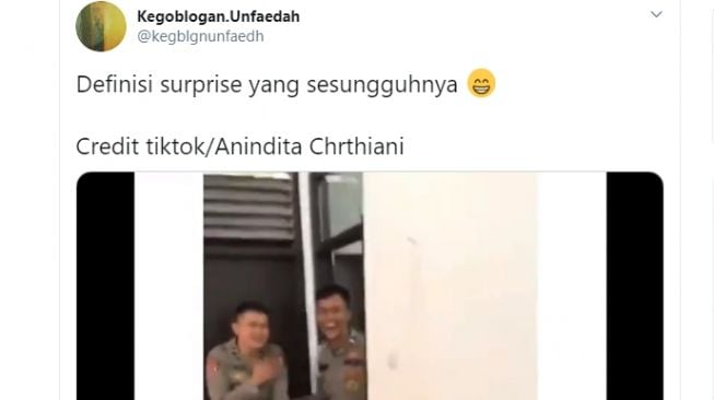 Seorang polisi terkejut ketika didatangi istrinya ke kantor, ternyata diberi kejutan ulang tahun