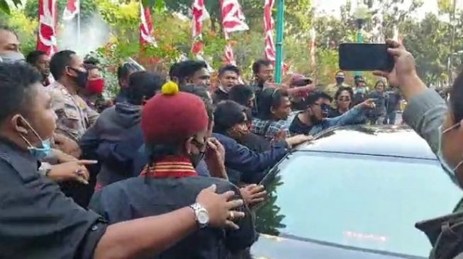 Geruduk DPRD DKI, Demo Mahasiswa Tolak Reklamasi Ancol Ricuh dengan Petugas