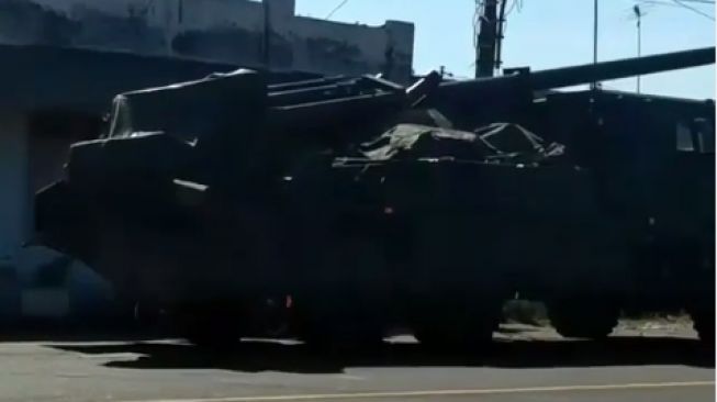 kendaraan militer lengkap dengan senjata meriam (Instagram)
