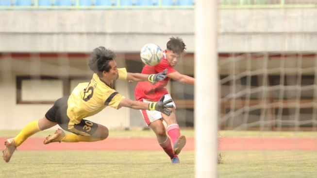 Uji coba Timnas Indonesia U-16 vs Bina Taruna U-18 di Stadion Patriot, Bekasi, Selasa (28/7/2020). (dok. PSSI).