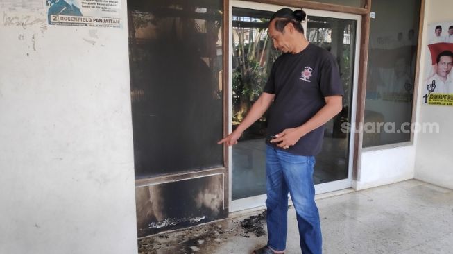 Kondisi Rumah Wakil Ketua PDIP Bogor pasca dilempari bom molotov. (Suara.com/Bagaskara)