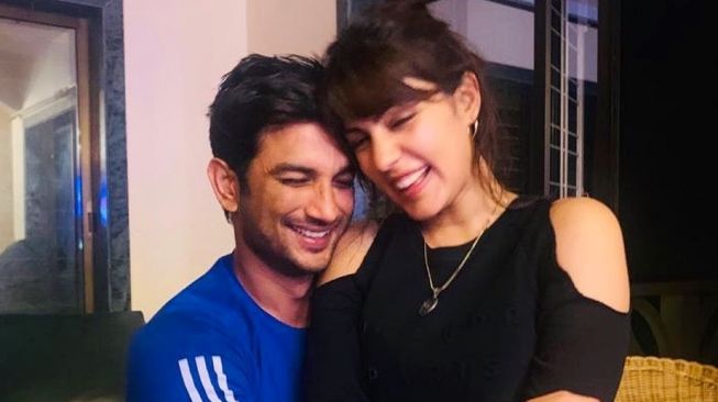 Sushant Singh Rajput dan pacar, Rhea Chakraborty [Instagram]