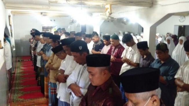 Jemaah Naqsabandiyah Salat dan Rayakan Idul Adha Kamis Hari Ini