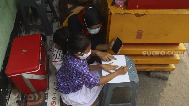 Siswa Bunuh Diri karena Belajar Online, Guru Diminta Kurangi Tugas Sekolah