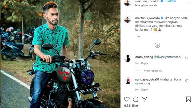 Martunis dengan motor modifikasi bergaya scrambler (Instagram)