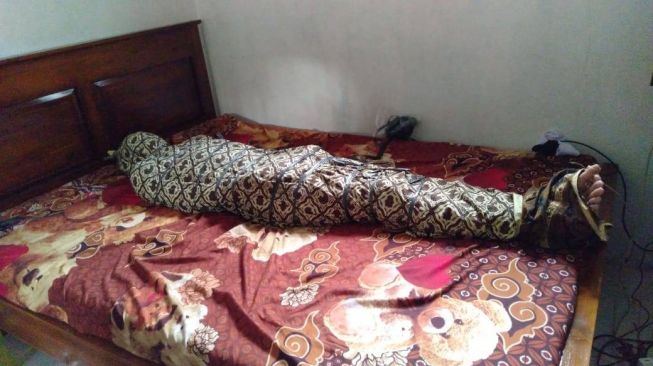 Foto Penangkapan Gilang Sang Predator Seks Fetish Kain Jarik di Rumah