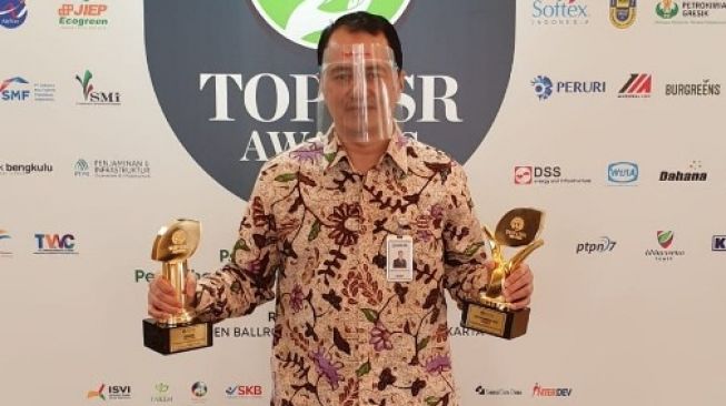 BRI dinobatkan sebagai Top CSR 5 stars (tertinggi) dan Sunarso dinobatkan sebagai CEO yang paling berkomitmen untuk tanggung jawab sosial perusahaan. (Dok : BRI)