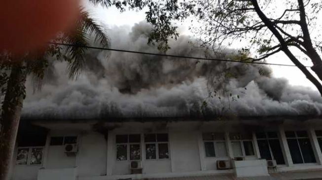 Kantor Dinas Kesehatan Sulsel Kebakaran, Warga: Asapnya Ada Sejak Subuh