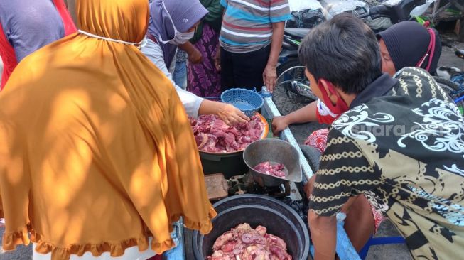 Berkunjung ke Pasar Jual Beli Daging Kurban di Jalan Samahudi Gresik