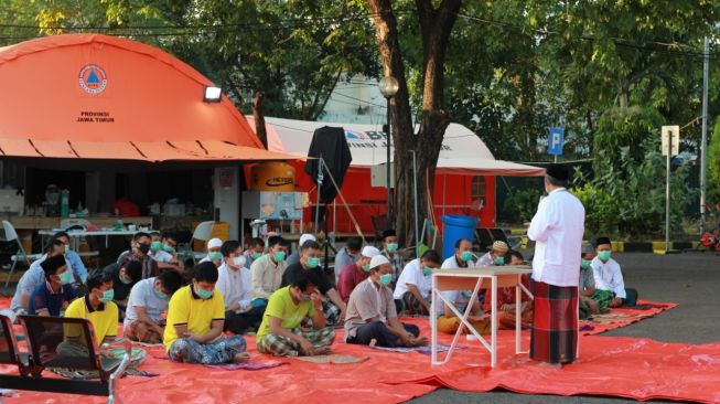 Agar Bahagia, Pasien Corona RS Darurat Surabaya Jadi Imam Sholat Idul Adha