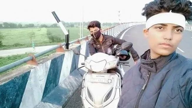 Ibu yang nekat naik motor sendirian karena ingin menjenguk anak yang sakit (Cartoq)