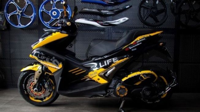 Yamaha Aerox dengan livery Bumblebee (Jimmy)