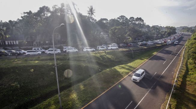 Suasana jalur wisata Puncak, Gadog, Kabupaten Bogor, Jawa Barat, Sabtu (1/8/2020).  [ANTARA FOTO/Yulius Satria Wijaya]