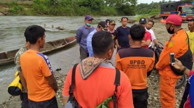 BPBD Padang Pariaman: Dua Bocah Terpeleset di Batang Anai Sedang Selfie